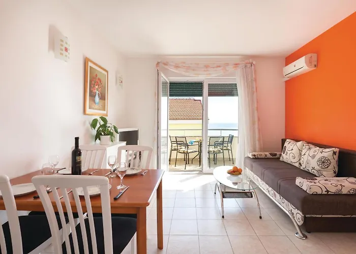 With Sea View 02 Apartman *